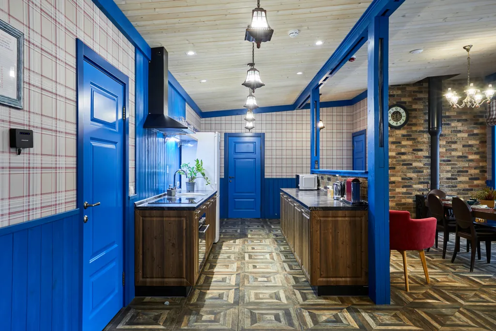 Большой коттедж с 5 спальнями, камином и террасой, Василек