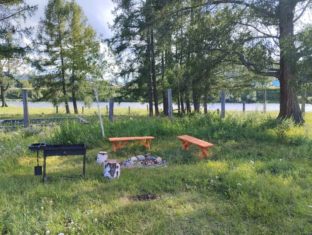 Уютный домик, на берегу реки