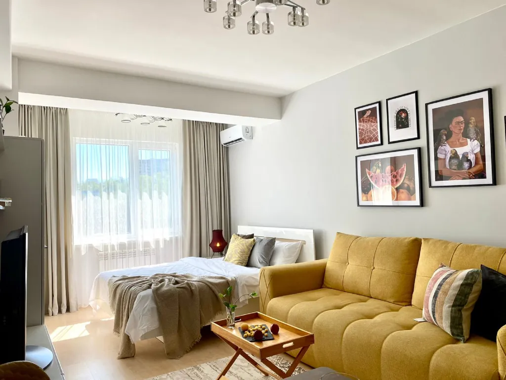 Квартира Яркая студия фрида кало в центре города алматы — аренда посуточно в Алматы