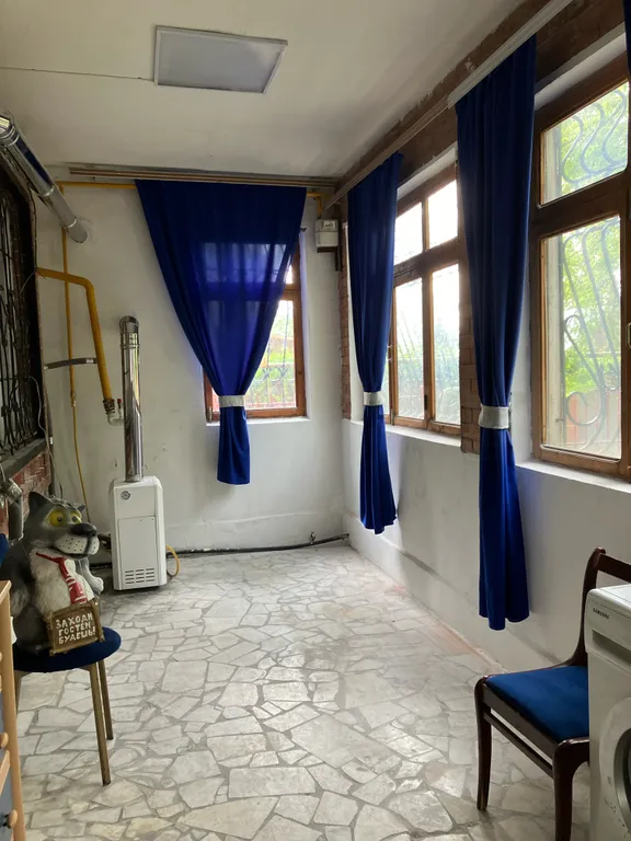 Трёхэтажный коттедж с сауной и бассейном в тихом заливе волги