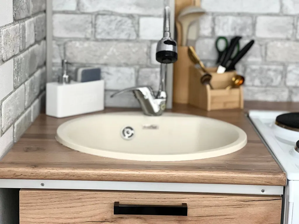 Новый апартамент с зоной отдыха на балконе