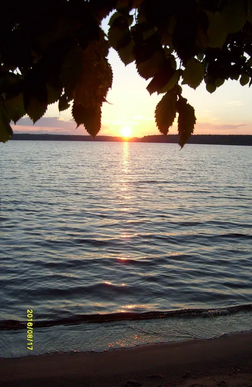 Удобный дом на самом берегу озера Вселуг