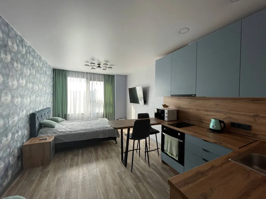 Студия в новом доме с видом на Золотой Рог