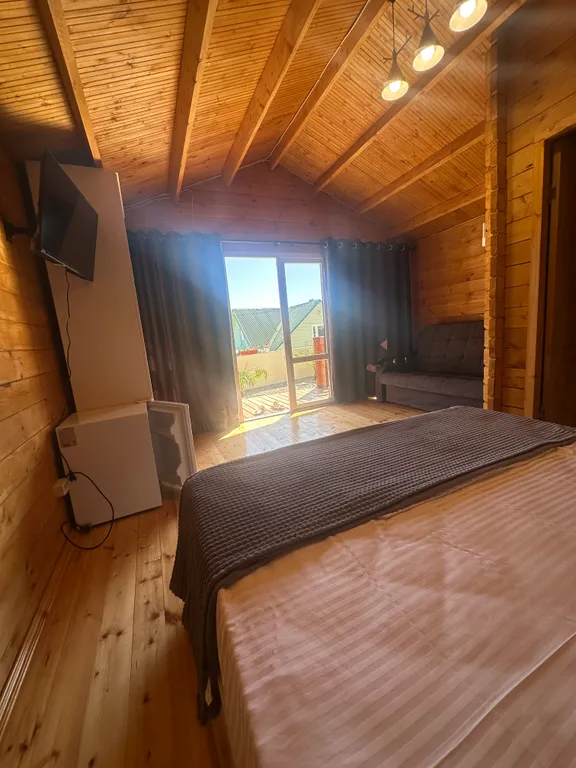 Дом в живописном спокойном месте и с видом на море