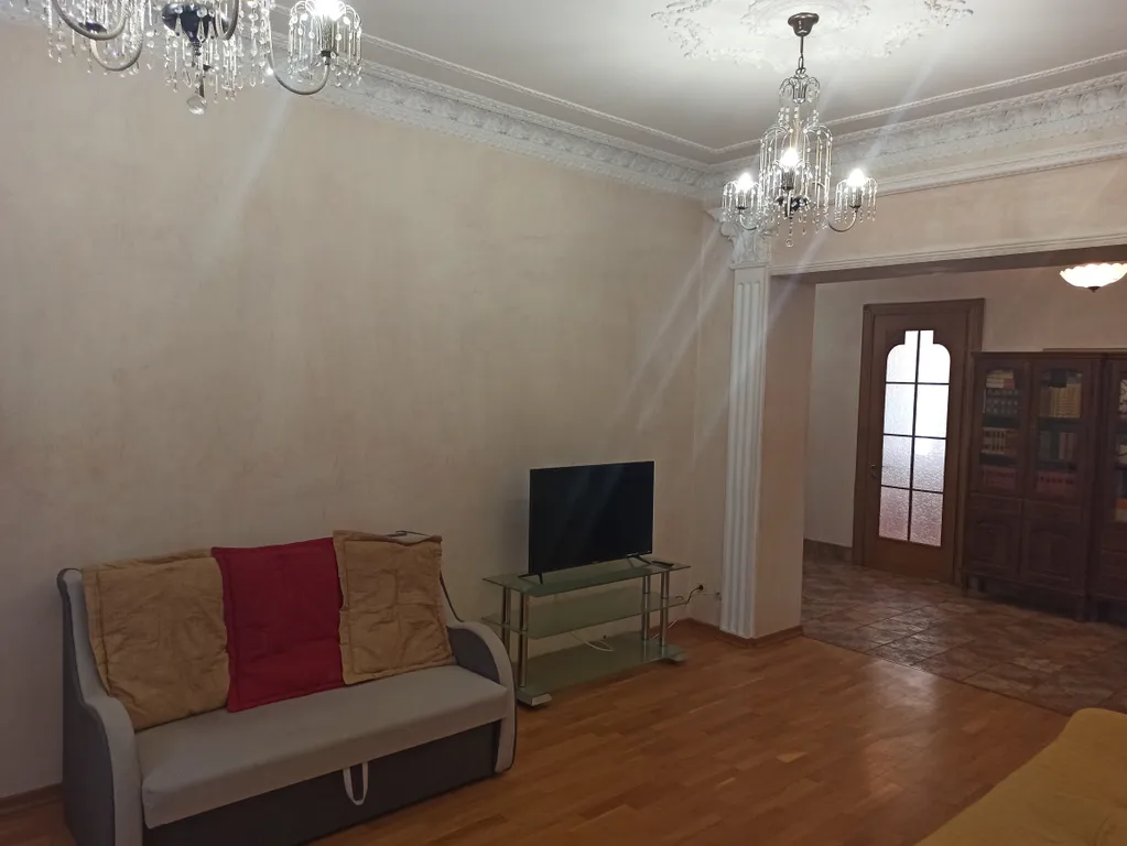 Квартира с оригинальным классическим ремонтом рядом с морем в центре