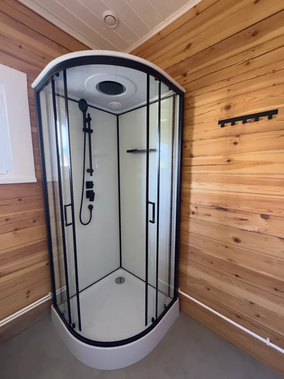 Дом Зивчала, на берегу реки Олонка