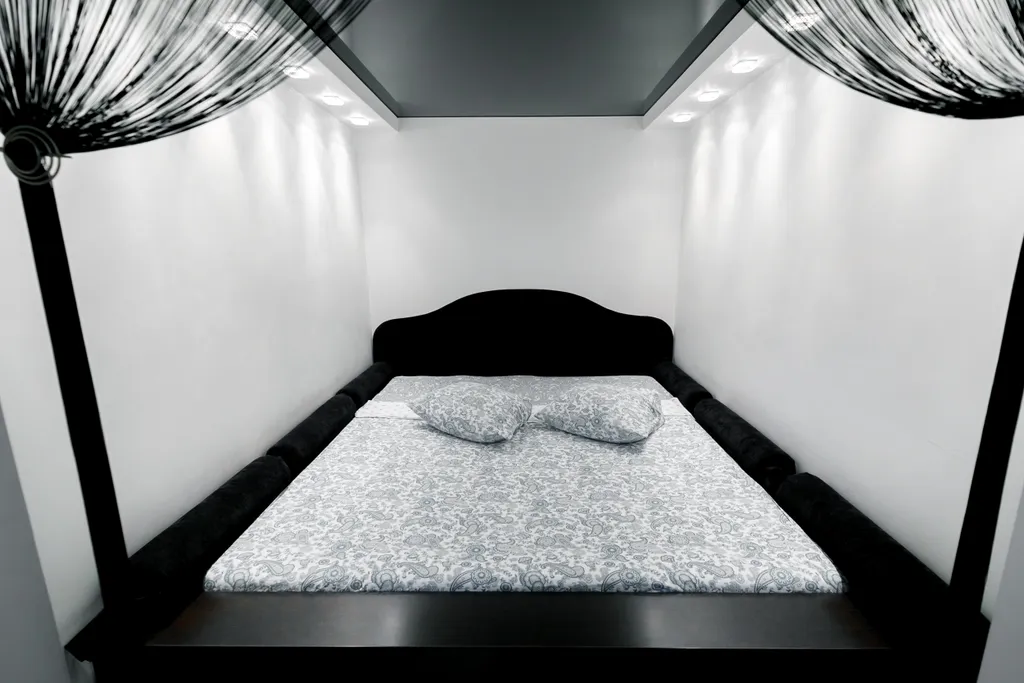 Дизайнерская студия в черно-белом стиле