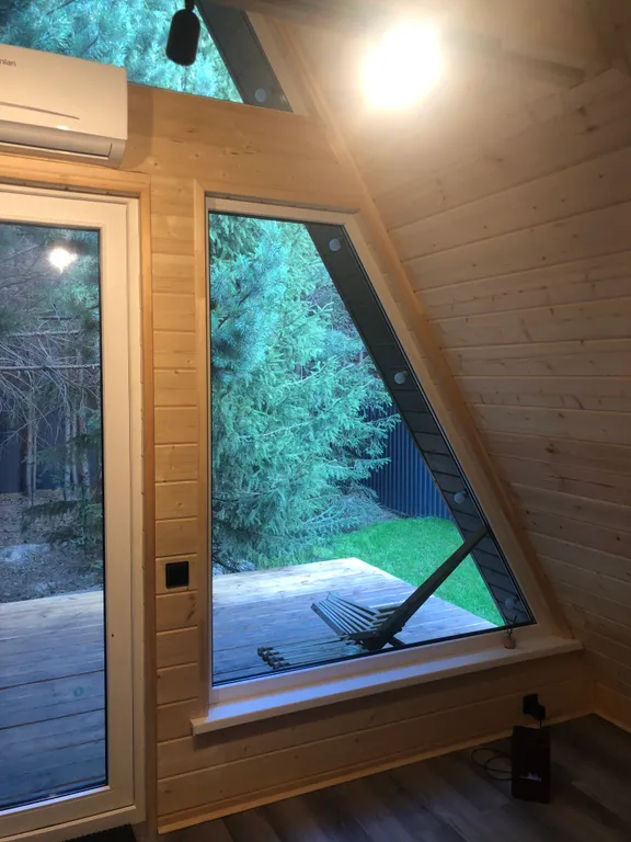 Глэмпинг в сосновом лесу