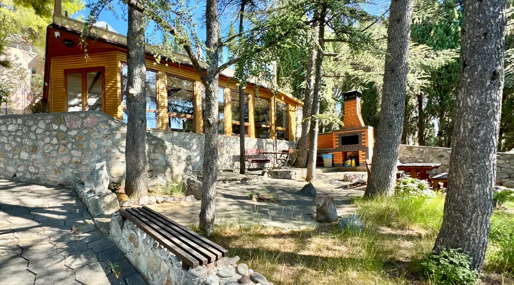 Дом у моря с личным парком, бассейном и сауной