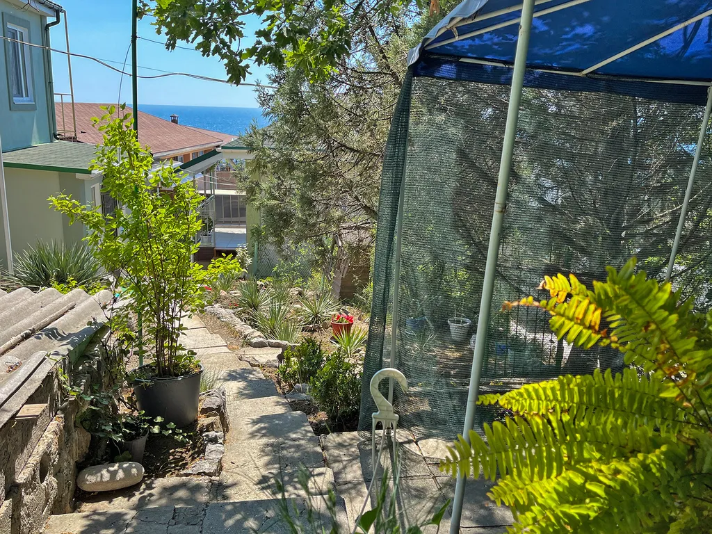 Домик с беседкой с видом на море и горы