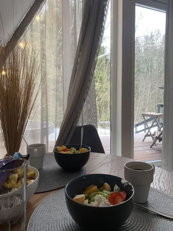 А-фрейм в сказочном зимнем лесу