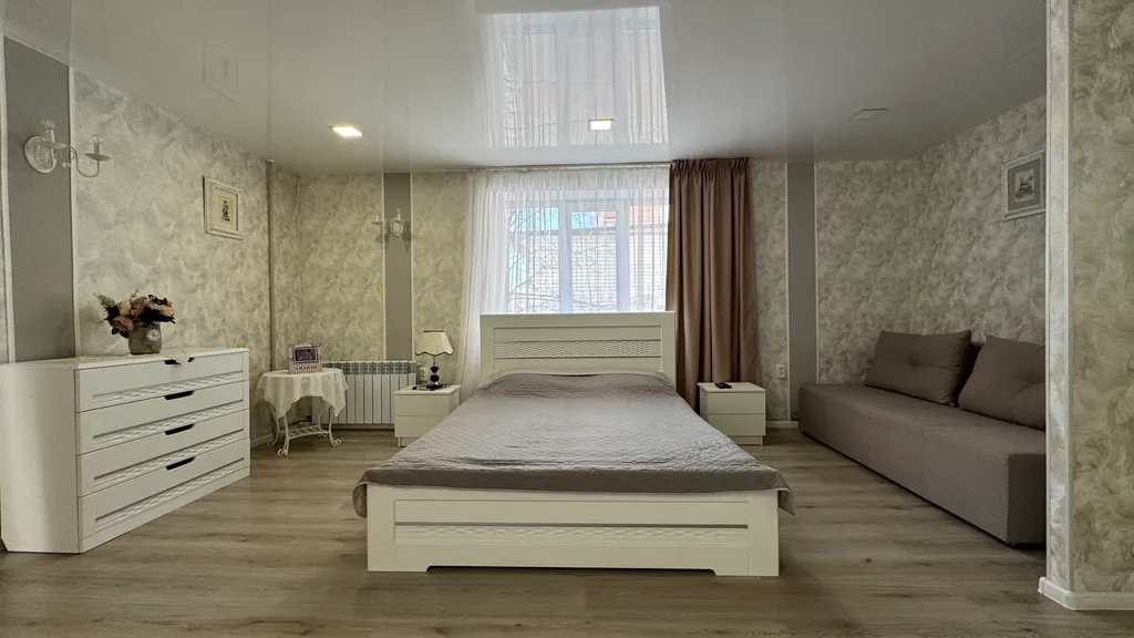 Большая шикарная квартира-студия в центре возле моря