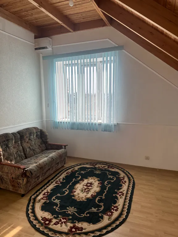 Дача с выходом на море.