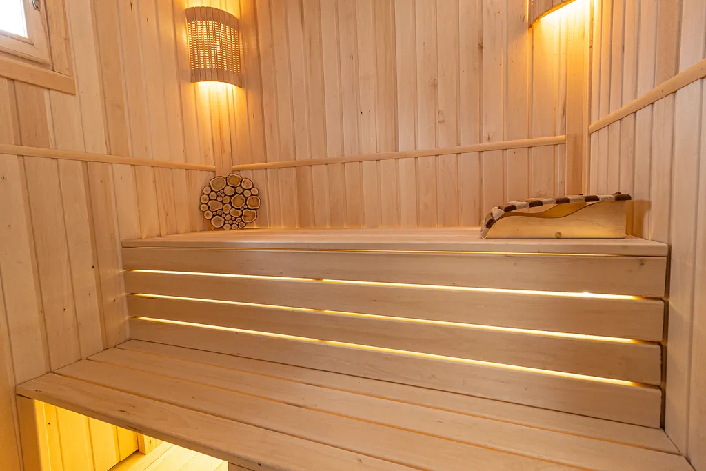 Дом с беседкой, чаном и баней