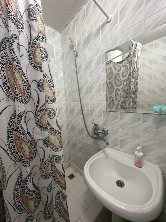 Тихий апартамент с кухонной зоной и стиральной машинкой