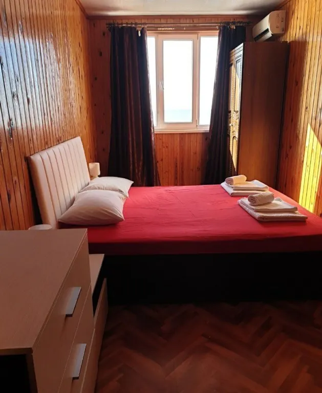 Эллинг на берегу моря