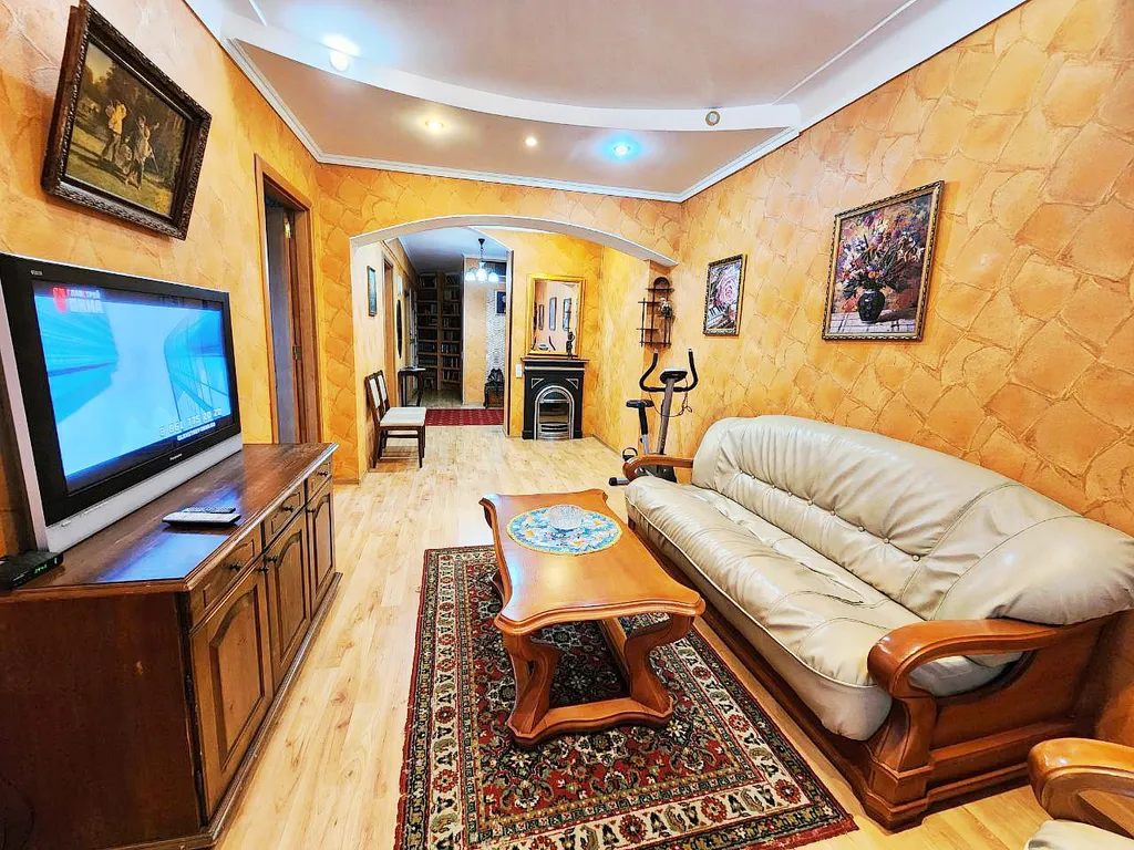 Просторная квартира в центре у моря