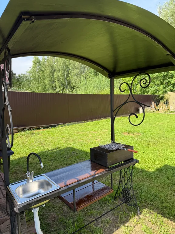 Дом на берегу реки с баней