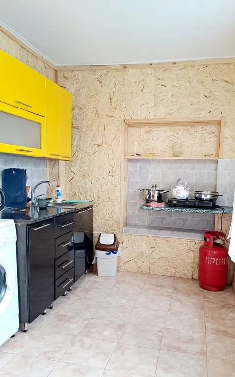 Уютная комната с двориком в частном доме