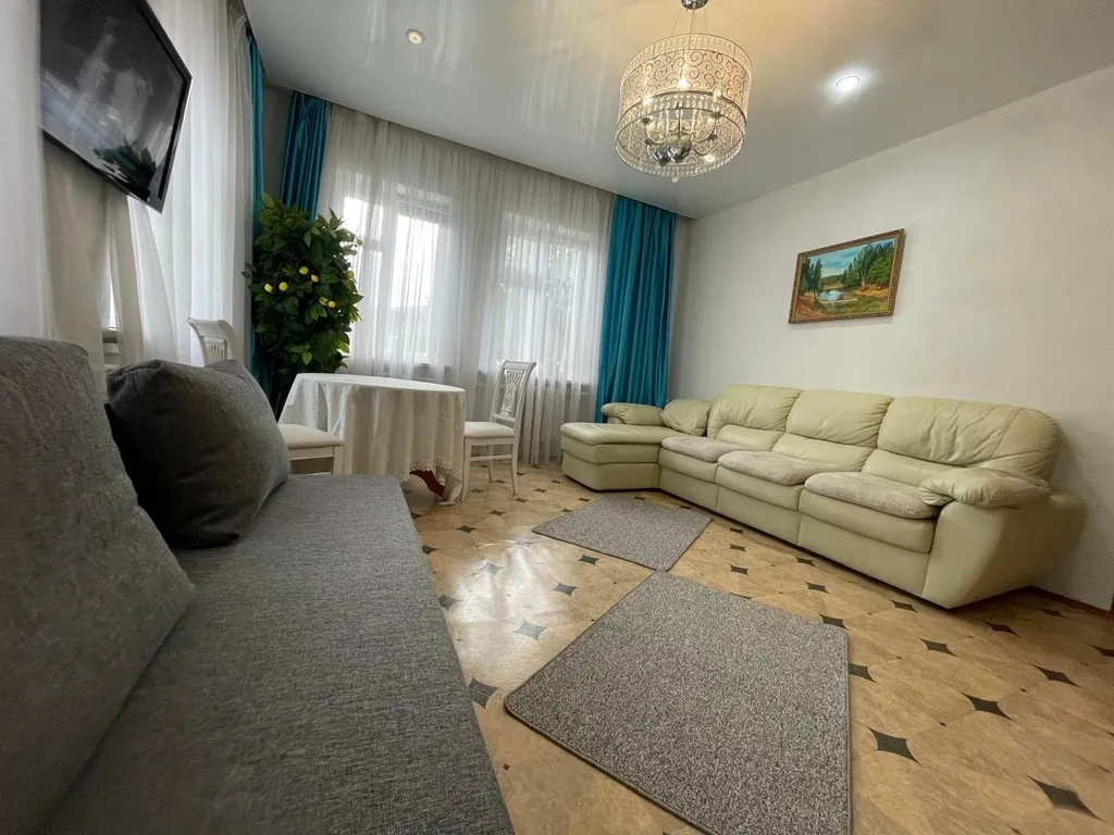 Хорошая квартира в историческом центре города, с охраняемой парковкой