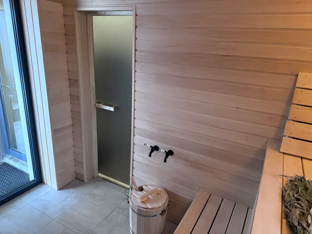 Дом с баней, сибирским чаном и теплой панорамной беседкой