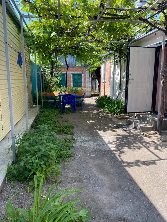 Половина дома с отдельным входом недалеко от моря