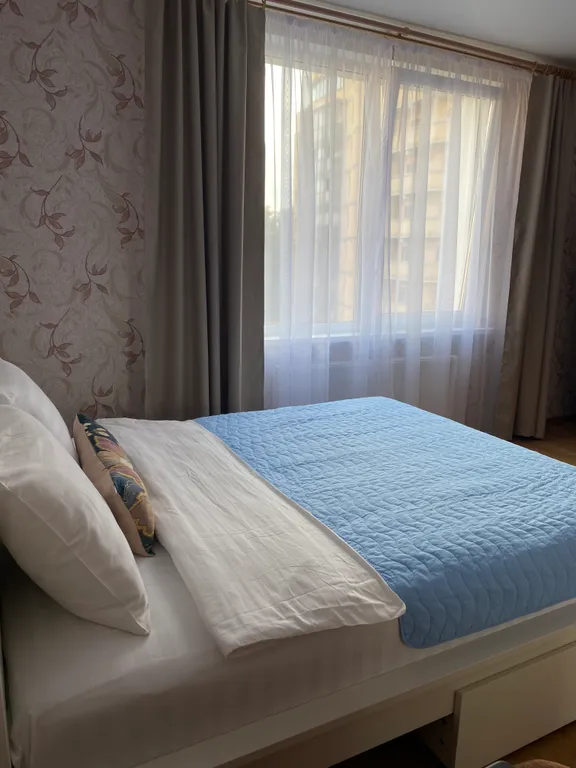 Просторная 3-комнатная квартира в центре. Новый ЖК. Установлен БОЙЛЕР.