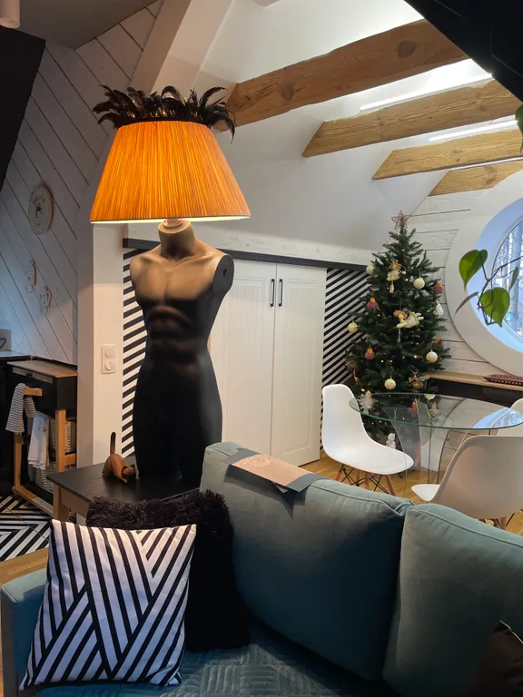 Двухуровневые апартаменты 33/3 house с камином и мангалом