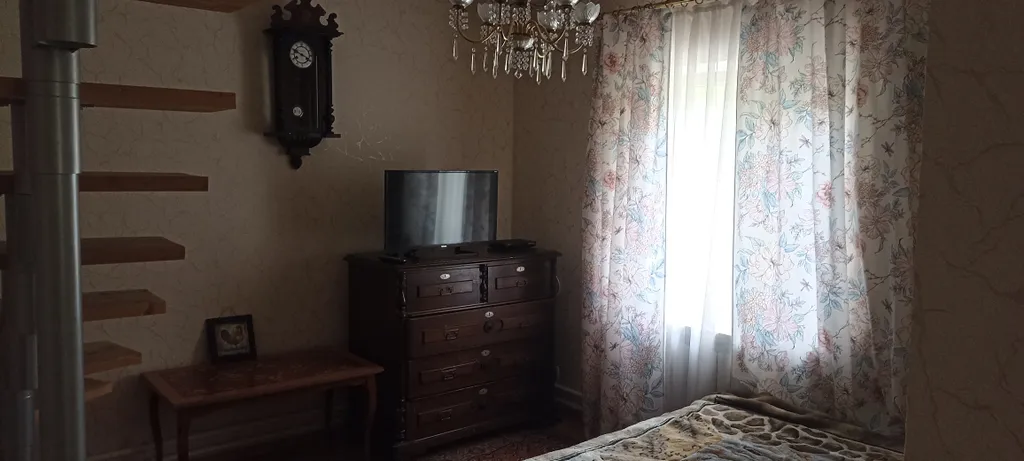 Уютный домик на берегу реки