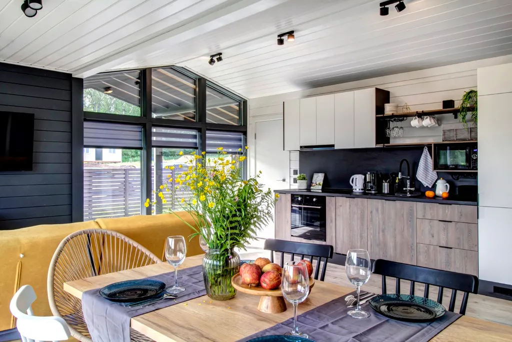 Дoм с видом на лec