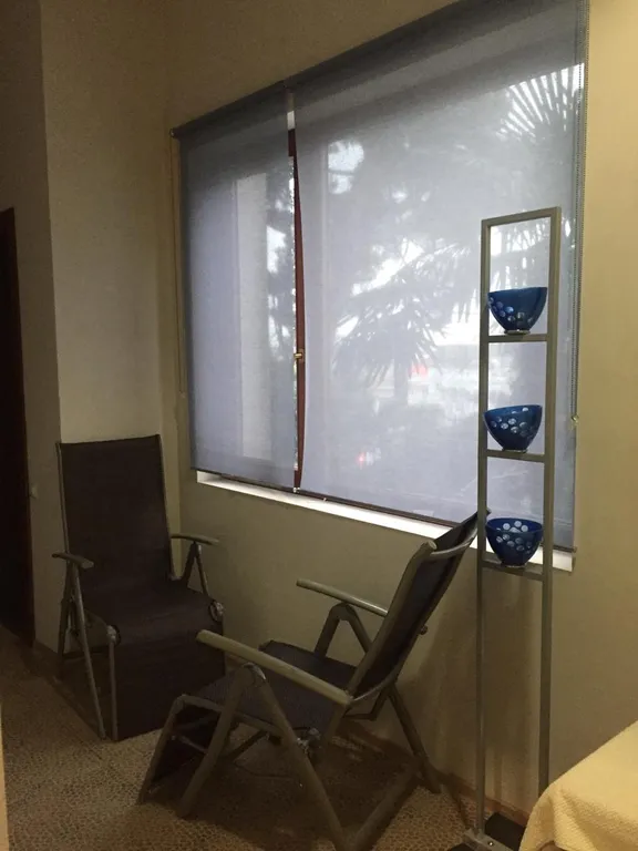 Вилла с бассейном на холме