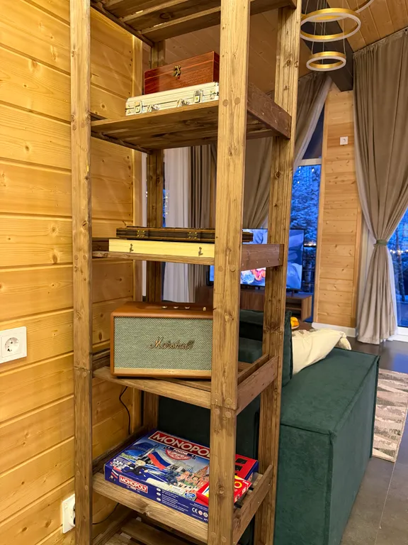 Дом в лесу с видовой терассой и чаном