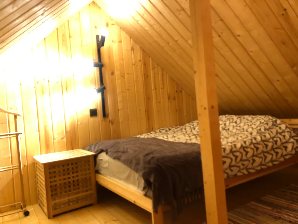 Домик у пруда