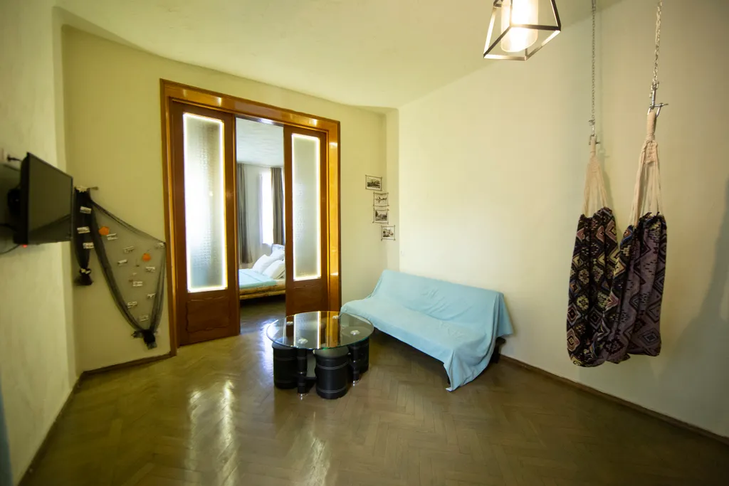 Квартира АПАРТАМЕНТ в центре в старом городе
Двухкомнатный Номер — аренда посуточно в Батуми