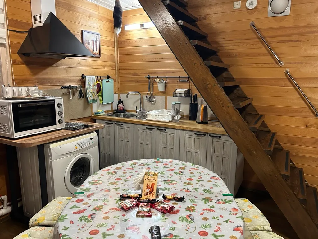 Коттедж с сауной на участке с хвойным лесом поблизости от Красноярска