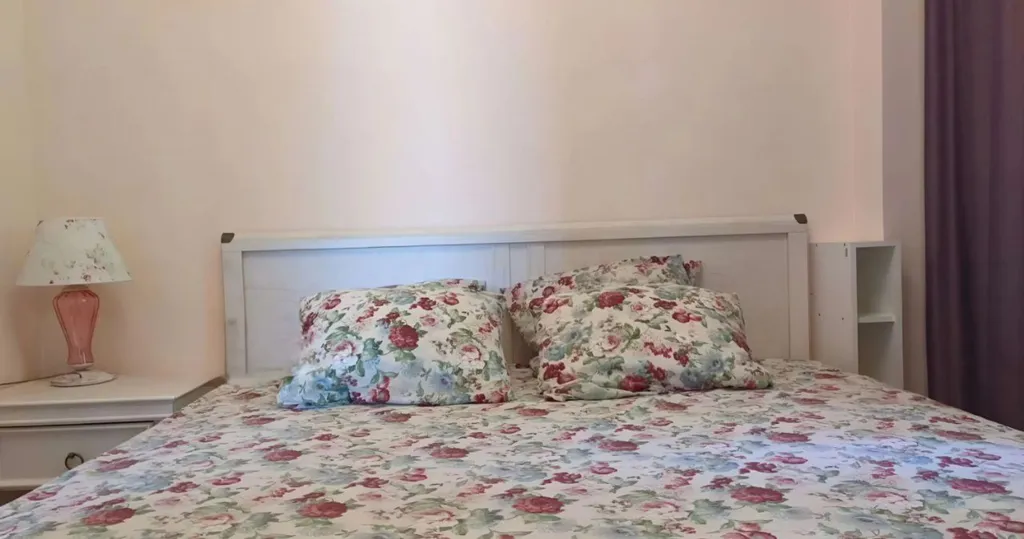 Апартаменты с видом на море, расписными стена и отдельной спальней