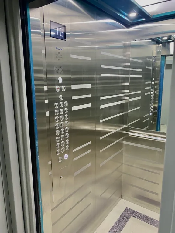 Стильная, просторная студия 50 оттенков серого