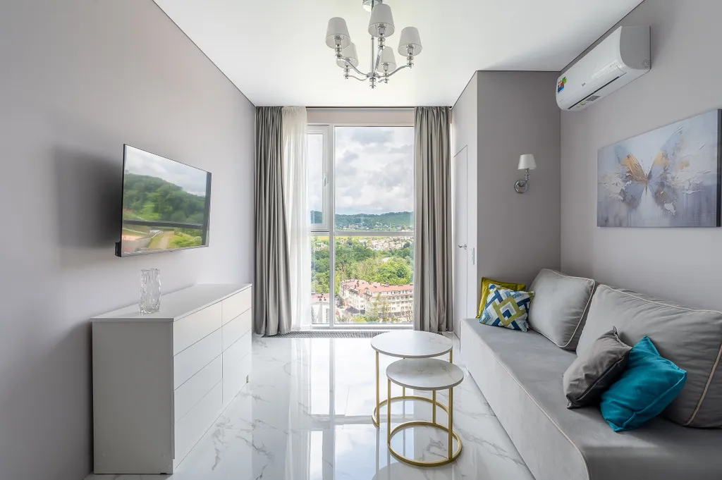 Светлая студия Real Apartments