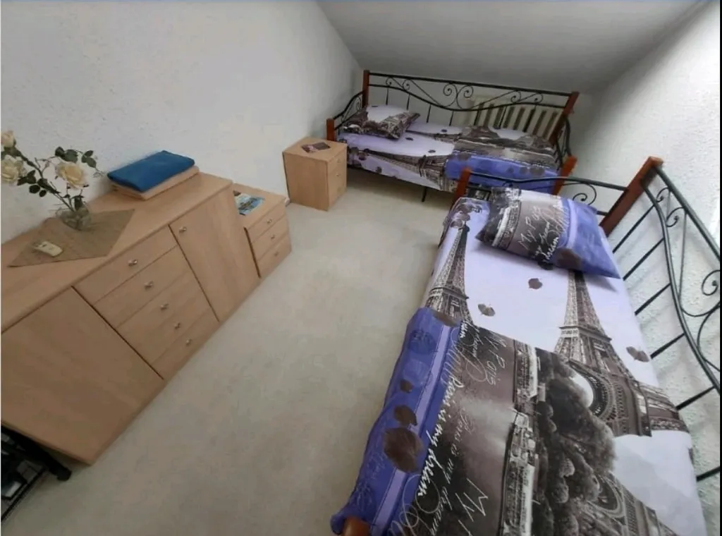 On two levels with two bathrooms