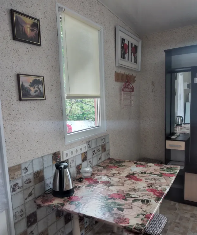 Небольшой домик в саду у моря Диамант