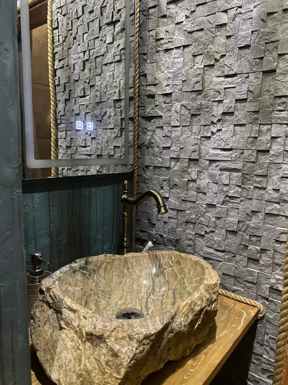 Архитектурный дом A-freim с безграничным окружением природы и речки