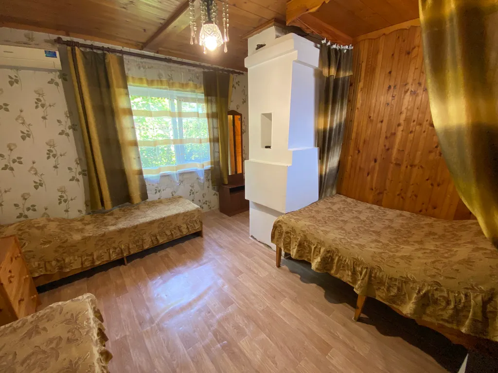 Тихий домик в цветущем саду