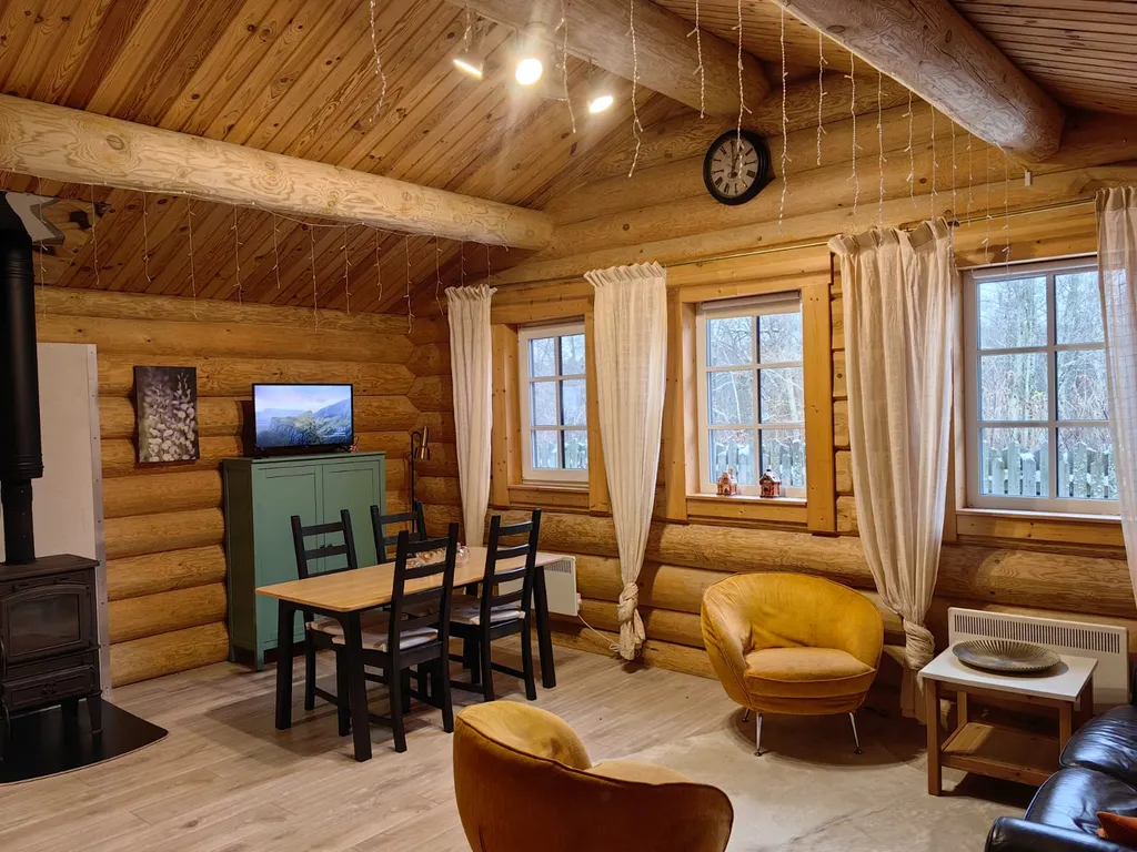 Шале и баня на 1 линии озера Красное, 2 километра от Финского залива, Пески