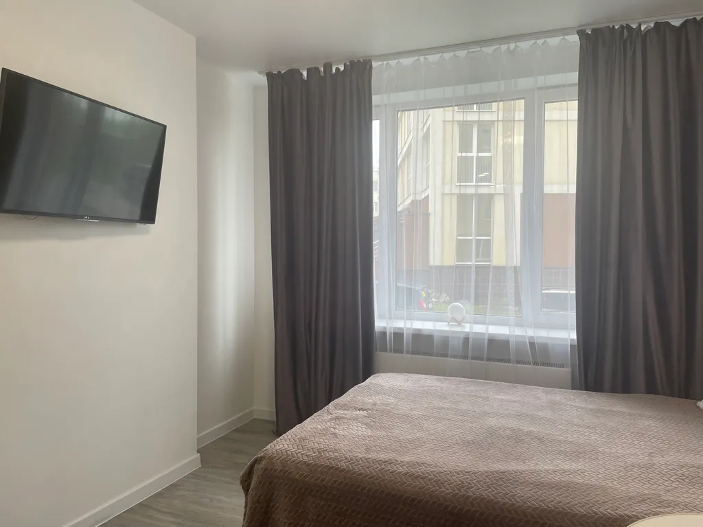 Просторная квартира-студия с отдельной кухней