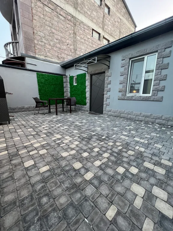 Sweet Yellow Apartment Self Check In