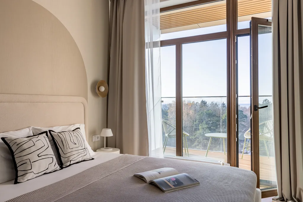 Видовая студия на бассейн и лес 811