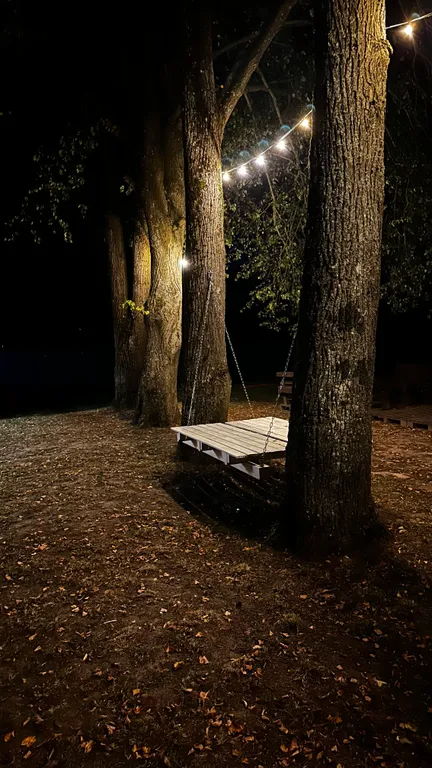 Уютный домик в древних липах