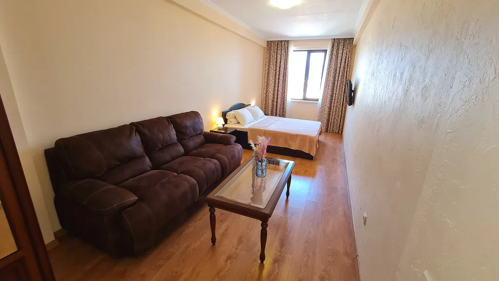 Уютная квартира в 200 метрах от пляжа дельфин — аренда посуточно в Ливадия