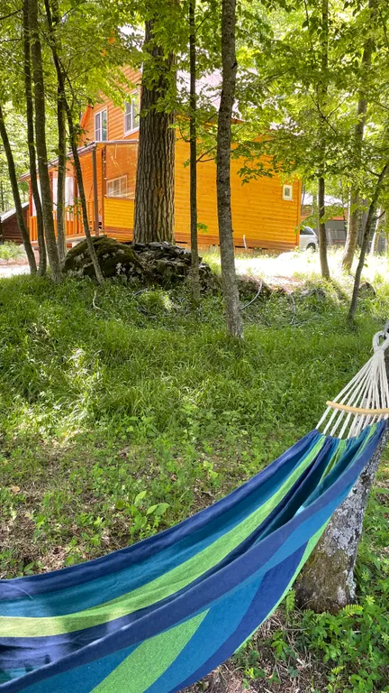 Уютный Дом в лесу с камином.