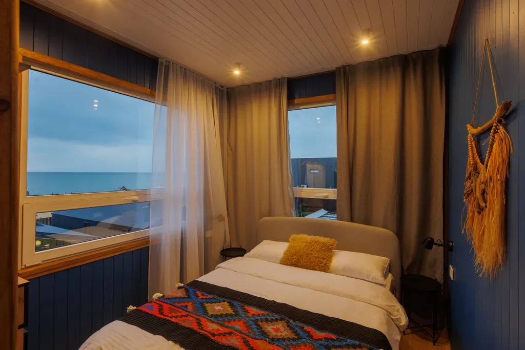 Двухэтажный гостевой дом на берегу моря